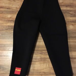 Zaggora Hot Pants Capri Flares Size Large